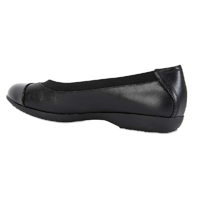 Nelson Flat in Black Leather